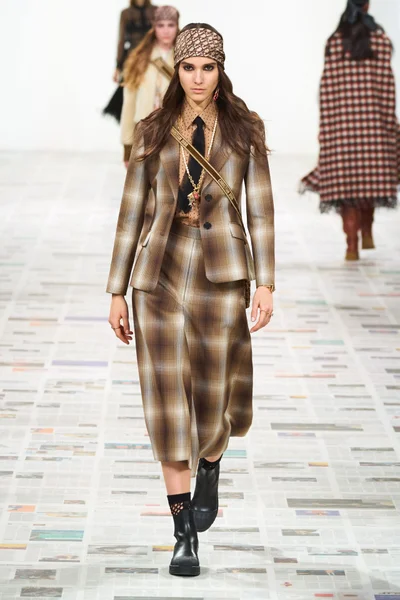 Look 19